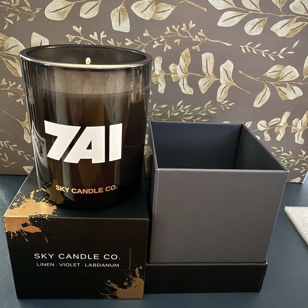 Sky Candle Company Boston Ltd 9.5 Oz Soy Wax Hand Poured Linen Violet Labdanum